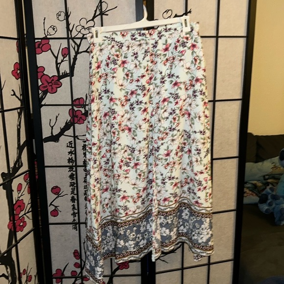 Soulmates Dresses & Skirts - NWT Soulmates front slot maxi skirt with floral print
